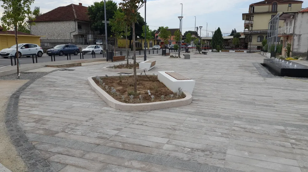 Профессиональный контроль работ по благоустройству площади в Anovi, Golubovci.