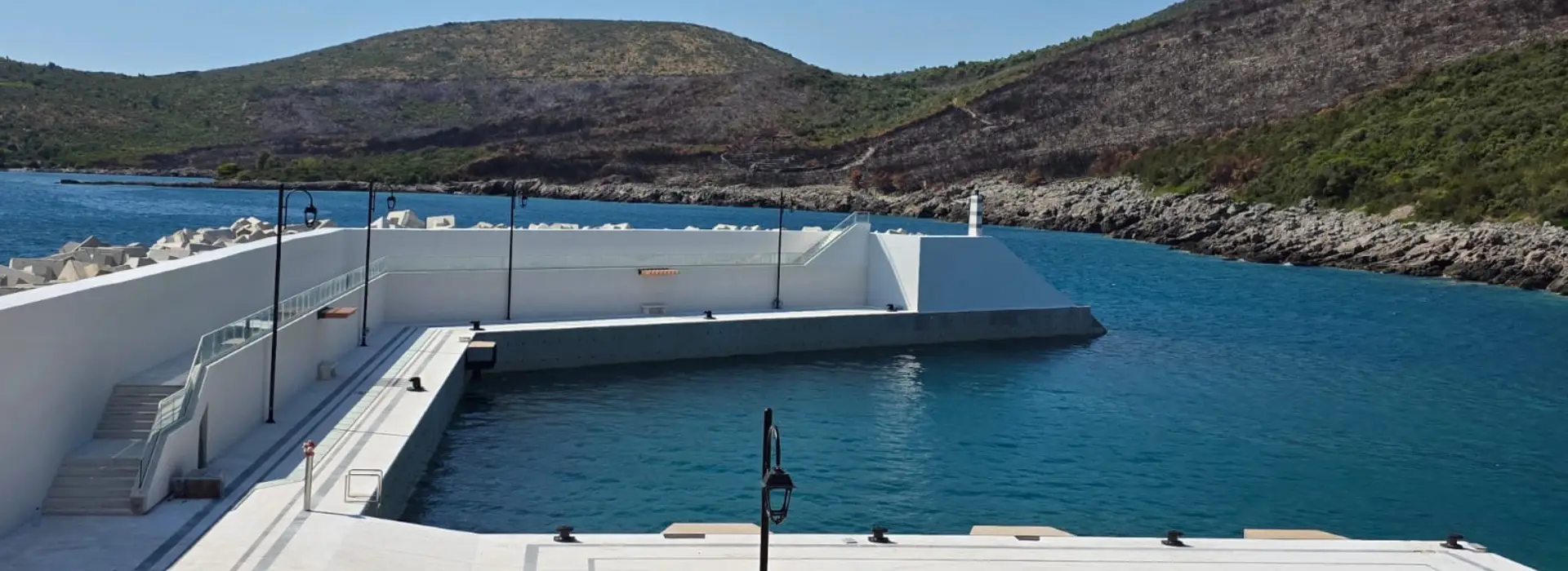 Геотехнические проекты и консалтинг | GPC Подгорица | Профессиональный контроль работ по строительству пляжа и причала в Dobra Luka, Luštica.